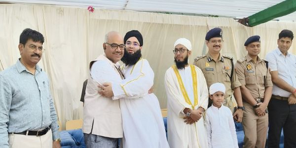 سخت سکیورٹی کے درمیان نمازیوں نے بقرعید کی نماز ادا کی