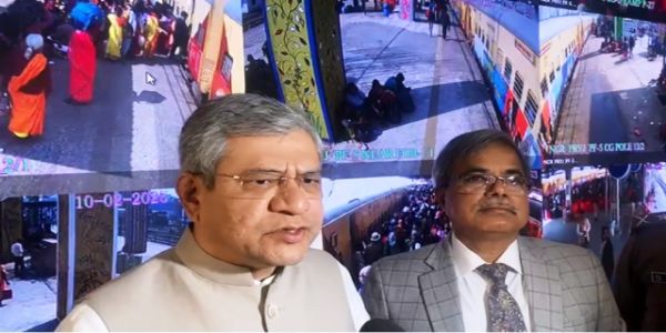وزیر ریلوے نے ممبئی لوکل ٹرینوں میں خودکار دروازوں کے حوالے سے میٹنگ کی