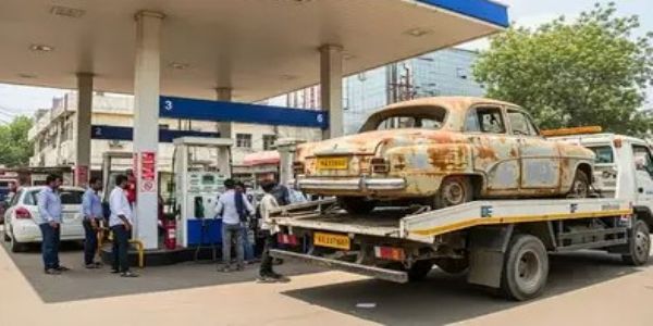 دہلی میں آج سے پرانی گاڑیوں کو ایندھن نہیں ملے گا، ایسی گاڑیوں کو نشان زد کرکے ضبط کیا جائے گا