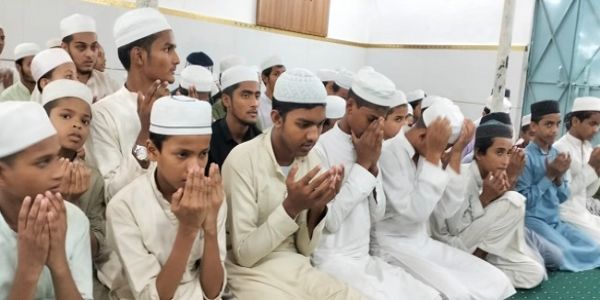 مدرسہ مصباح القرآن چوہان بانگر دہلی میں تعزیتی جلسہ