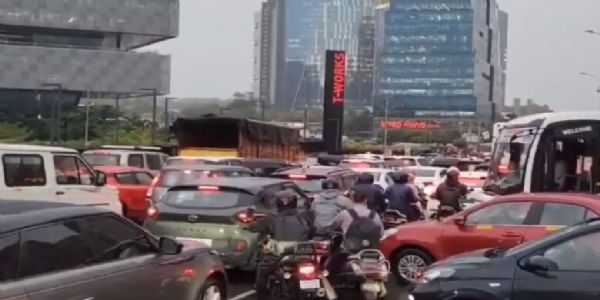 حیدرآباد میں موسلا دھاربارش، صبح کے اوقات میں ٹریفک نظام درہم برہم