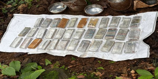 جھارکھنڈ میں نکسل مخالف آپریشن کے تحت سیکورٹی فورسز نے 35 لاکھ روپئے برآمد کئے