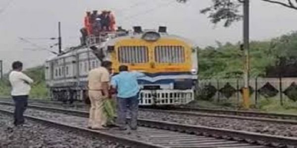 بیتول میں بارش کی وجہ سے او ایچ ای لائن کا کیبل گارڈ ٹوٹ کر پٹری پر گرا، 5 گھنٹے بعد ریل ٹریفک بحال