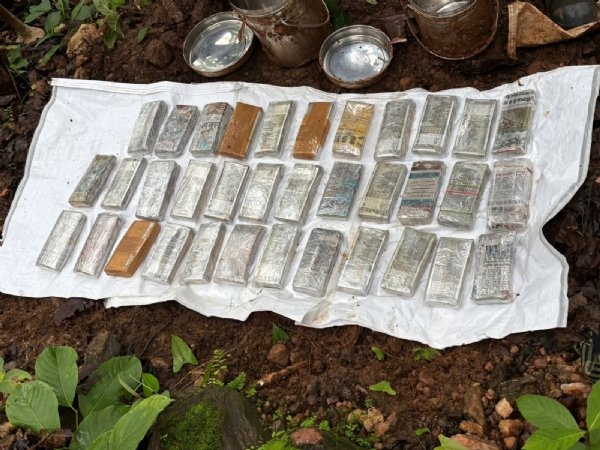 جھارکھنڈ میں نکسل مخالف آپریشن کے تحت سیکورٹی فورسز نے 35 لاکھ روپئے برآمد کئے