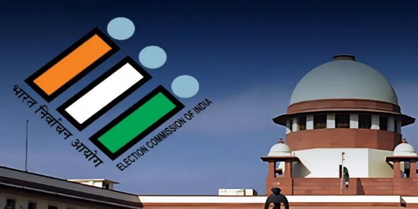 سپریم کورٹ نے الیکشن کمیشن سے آدھار اور ووٹر شناختی کارڈ قبول کرنے کے لئے کہا