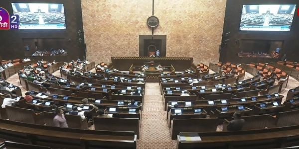 اپوزیشن کے ہنگامے کے سبب راجیہ سبھا کی کارروائی منگل کی صبح 11 بجے تک ملتوی کر دی گئی