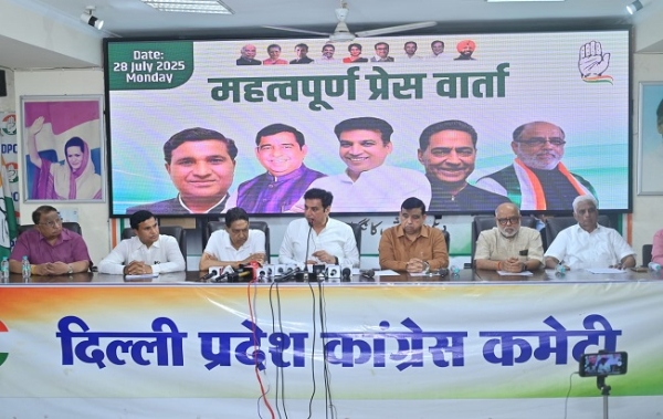 Congress accused Delhi govt of demolishing slums