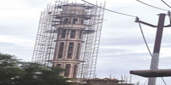 انتظامیہ نے سلطان پور میں مسجد کے مینار کی تعمیر روک دی