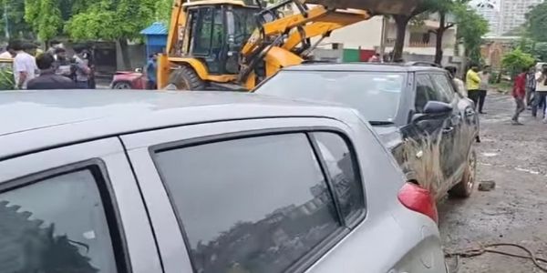 غازی آباد: موسلا دھار بارش سے معمولات زندگی متاثر، میونسپل کارپوریشن ہیڈ کوارٹر میں بجلی کا کرنٹ اترا