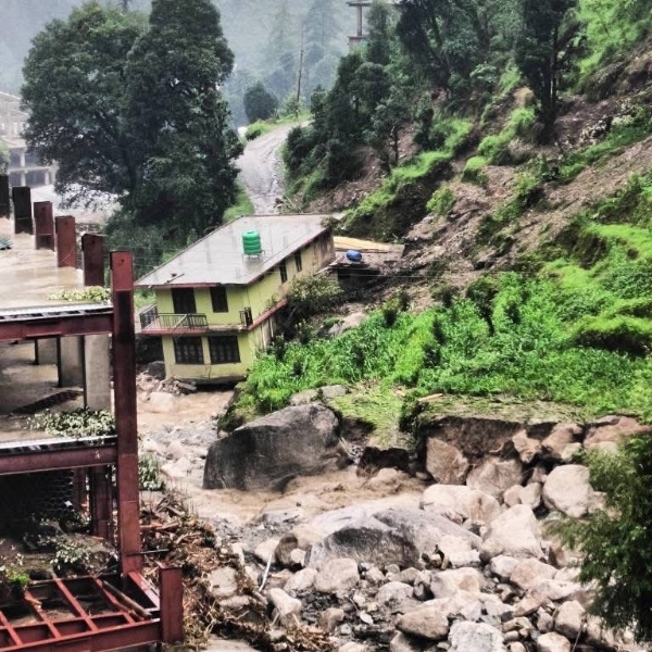 ہماچل پردیش کے 10 اضلاع میں فلڈ الرٹ، منڈی اور چمبا میں بادل پھٹے، 16 دنوں میں 78 اموات