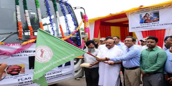 نائب وزیر اعلی نے عوام کے لیے بس سروس کا افتتاح کیا