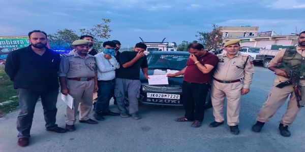 شوپیاں پولیس نے تین منشیات فروشوں کو گرفتار کرلیا؛ ممنوعہ اشیا برآمد