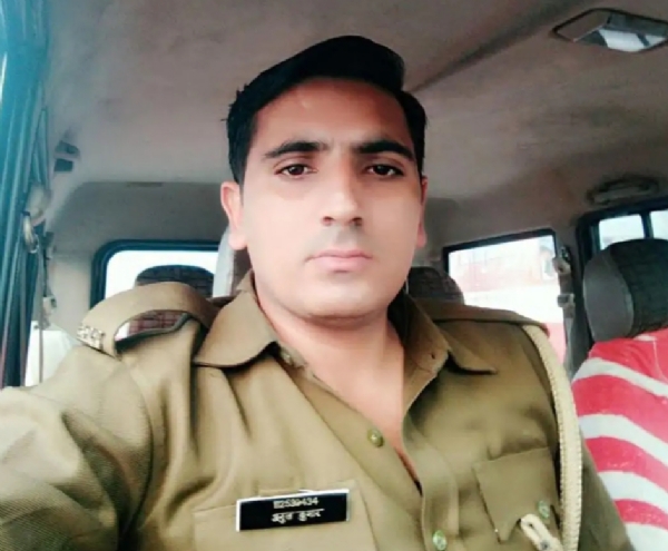 دہلی ۔ میرٹھ ایکسپریس وے پر تیز رفتار ٹرک نے پولیس کی گاڑی کو ٹکر ماری، کانسٹیبل کی موت
