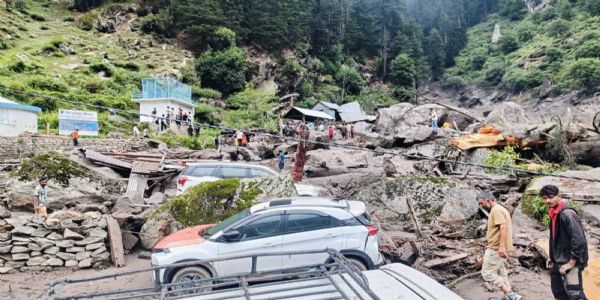 اپ ڈیٹ :کشتواڑ کے چشوتی گاؤں میں بادل پھٹنے سے چالیس افراد جاں بحق، 120 زخمی،