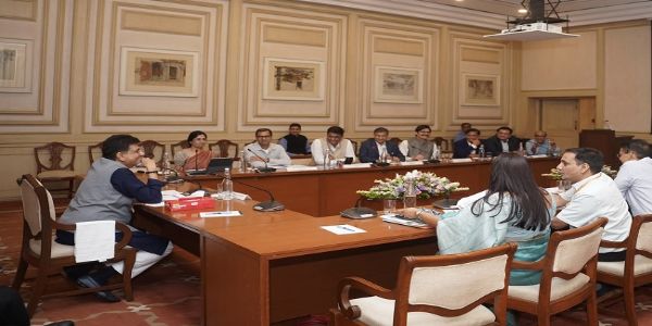 گوئل نے ممبئی میں ٹیکسٹائل انڈسٹری کے سرکردہ صنعت کاروں سے بات چیت کی