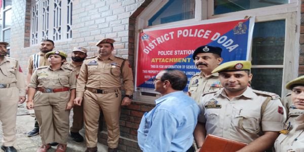 ڈوڈہ پولیس نے منشیات فروشی کے معاملے میں ملزمہ کی جائیداد کو ضبط کیا