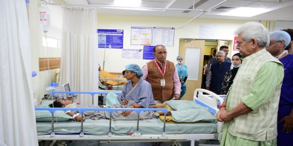 کٹرہ لینڈ سلائیڈنگ میں جاں بحق 32 افراد کے لواحقین کو فی کس 9 لاکھ روپے معاوضہ دینے کا اعلان