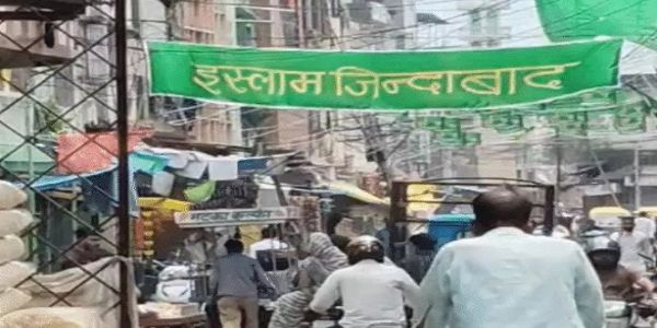 اندور کی مسلم کالونی میں اسلام زندہ باد کے بینرز لگے، ہندو تنظیموں نے ہنگامہ کیا