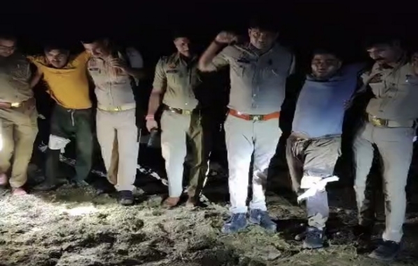 मुठभेड़ में लुटेरे सगे भाई गिरफ्तार, तमंचे-कुंडल व बाइक बरामद 01