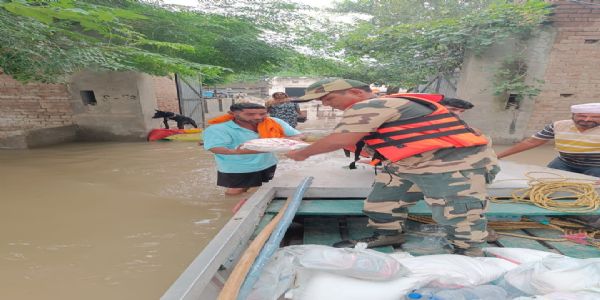 پنجاب کے 1312 دیہات سیلاب سے متاثر، اب تک 14936 افراد کو محفوظ مقامات پر منتقل کیا گیا۔