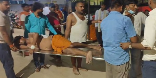بہار میں 3 لوگوں کو گولی مار کر فرار ہورہے بدمعاشوں کو گاؤں والوں نے یرغمال بنا کر جم کر پیٹا، ایک کی موت