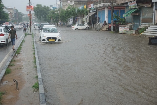 جے پور بارش کا منظر