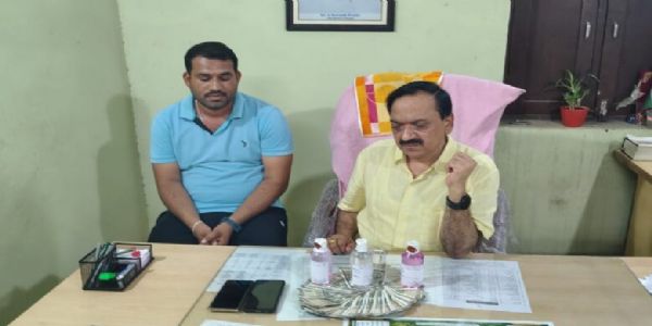 جگتیال میں ڈی ٹی او بھدرو نائک رشوت لیتے ہوئے رنگے ہاتھوں گرفتار