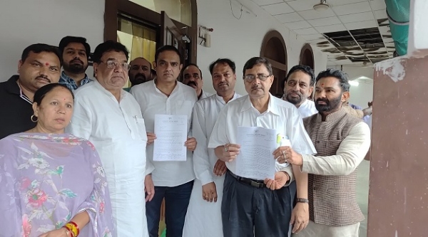 Congress memorandum to DIG for attack on Jeetu Patwari