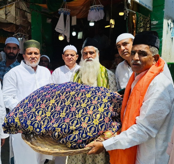 نائب صدر سی پی رادھا کرشنن کی جیت کے بعد اجمیر درگاہ پر شکرانہ کی چادرپوشی کی گئی