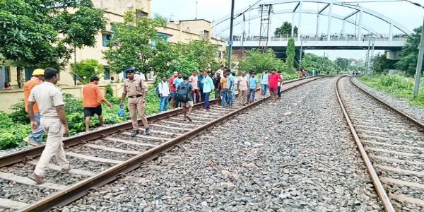 ریلوے ٹریک سےملی دو بہنوں کی لاش، بینک میں تھی پی او