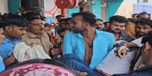 مندسور میں محبت کرنے والے جوڑے نے کیڑے مار دوا پی کر خودکشی کی، لڑکی کے گھر والوں نے اسپتال میں کیا ہنگامہ