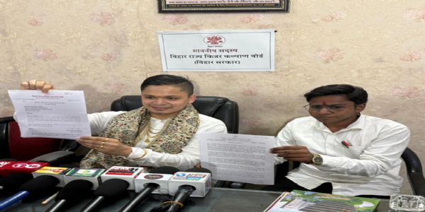 بہار کنر کلیان بورڈ کے رکن راجن سنگھ خواجہ سرا نے حکومت بہارکو سو کروڑ کا نوٹس دیا