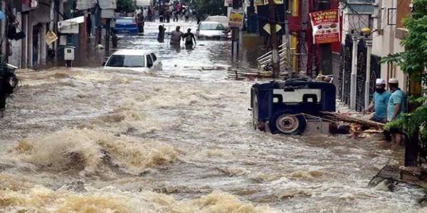 آندھراپردیش کی پین ندی میں آبی سطح میں اچانک اضافہ سے 17 نوجوان پھنس گئے