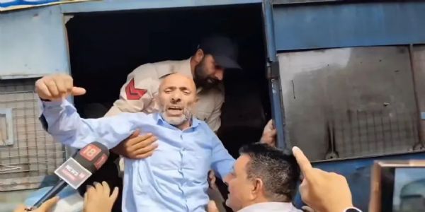 سیو ایپل، سیو کشمیر: عوامی اتحاد پارٹی کا سرینگر میں احتجاج ممبر اسمبلی سمیت کئ لیڈران گرفتار
