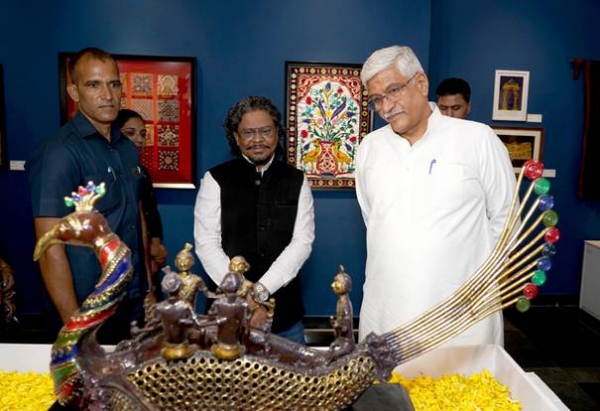 E-auction of 1300 PM gifts from tomorrow to till October 2
