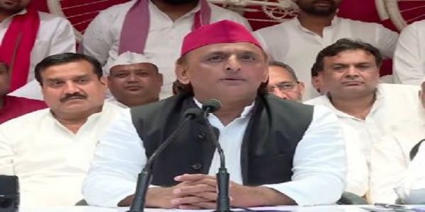 الیکشن کمیشن جوگاڑ کمیشن بن گیا ہے: اکھلیش یادو