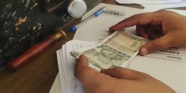 ای او ڈبلیو کی ٹیم نے بیٹ گارڈ کو 3 لاکھ روپے رشوت لیتے ہوئے رنگے ہاتھوں پکڑا