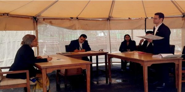 نیپال کی سپریم کورٹ نے ٹینٹ لگا کر سماعت شروع کردی