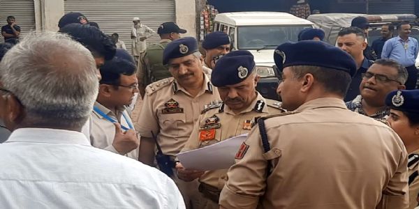ڈی جی پی نلین پربھات نے تھرڈ علاقے کا دورہ کرکے قومی شاہراہ کا جائزہ لیا
