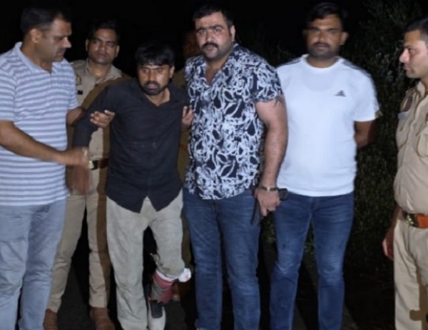 Robber with a bounty of Rs 25,000 injured in encounter