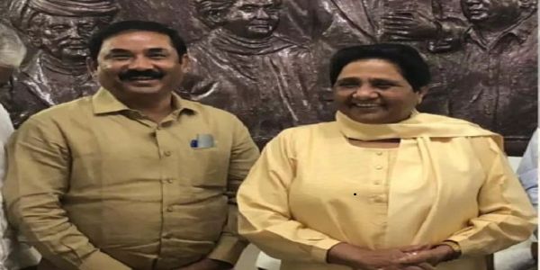مایاوتی نے بھتیجے آکاش کے سسر اشوک سدھارتھ کو معاف کرکے پارٹی میں شامل کیا