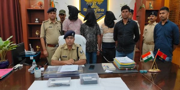 پولیس نے 559 لیٹر غیر ملکی شراب کے ساتھ تین بدمعاشوں کو کیا گرفتار