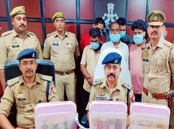 یوپی کے ہاپوڑ ضلع میں 78.5 لاکھ روپے کی ممنوعہ کرنسی کے ساتھ چھ گرفتار