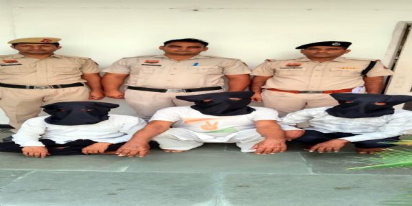 فتح آباد: پولیس نے ہنی ٹریپ کے ذریعے بلیک میل کرنے کے الزام میں تین نوجوانوں کو گرفتار کرلیا