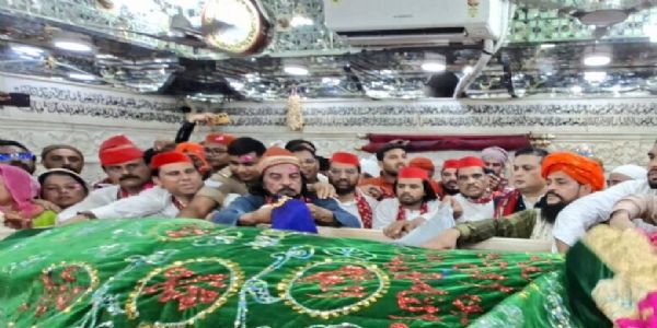 اکھلیش کی جانب سے کلیر شریف درگاہ پر چادر چڑھائی گئی