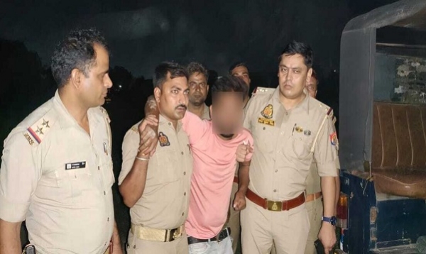 Gangster 15,000 rupee bounty injured in encounter