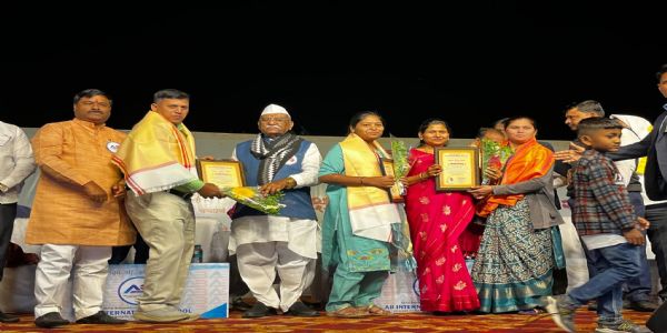 اورنگ آباد میں گورنر ہری بھاؤ باگڈے کی جانب سے اساتذہ کی عزت افزائی