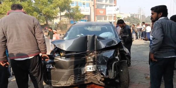 تیز رفتار کار نے خاتون سمیت دو افراد کو کچل دیا ،حالت نازک