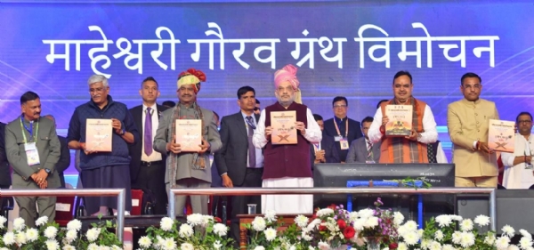 آتم نربھر بھارت کے لیے مینوفیکچرنگ، مقامی مصنوعات اور مادری زبان سب سے اہم کڑی : امت شاہ آتم نربھر بھارت کے لیے مینوفیکچرنگ، مقامی مصنوعات اور مادری زبان سب سے اہم کڑی : امت شاہ