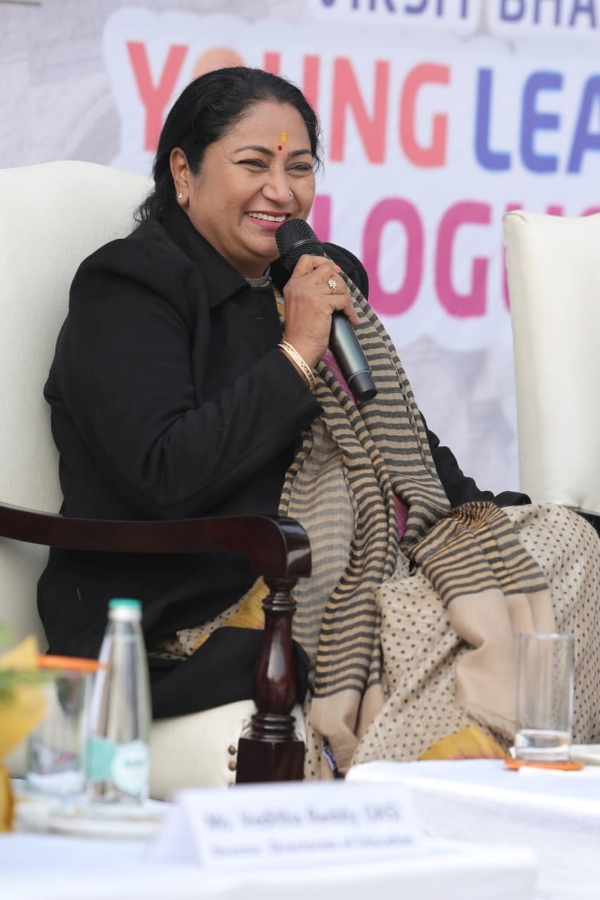 3,330 نئی الیکٹرک بسیں دہلی کی سڑکوں پر آئیں گی: ریکھا گپتا